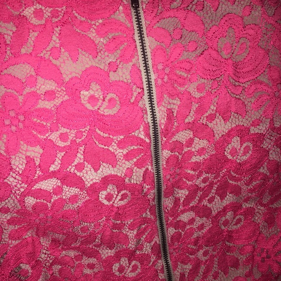 Tops - Picture 4 of 5